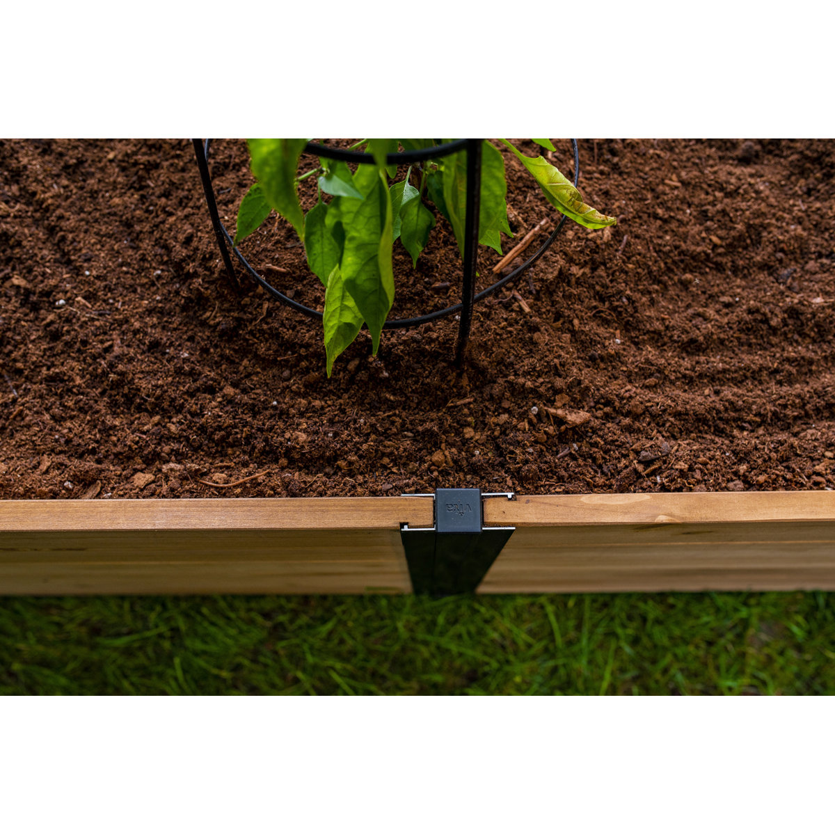 Mezza Keyhole Composting Wood Raised Garden Bed